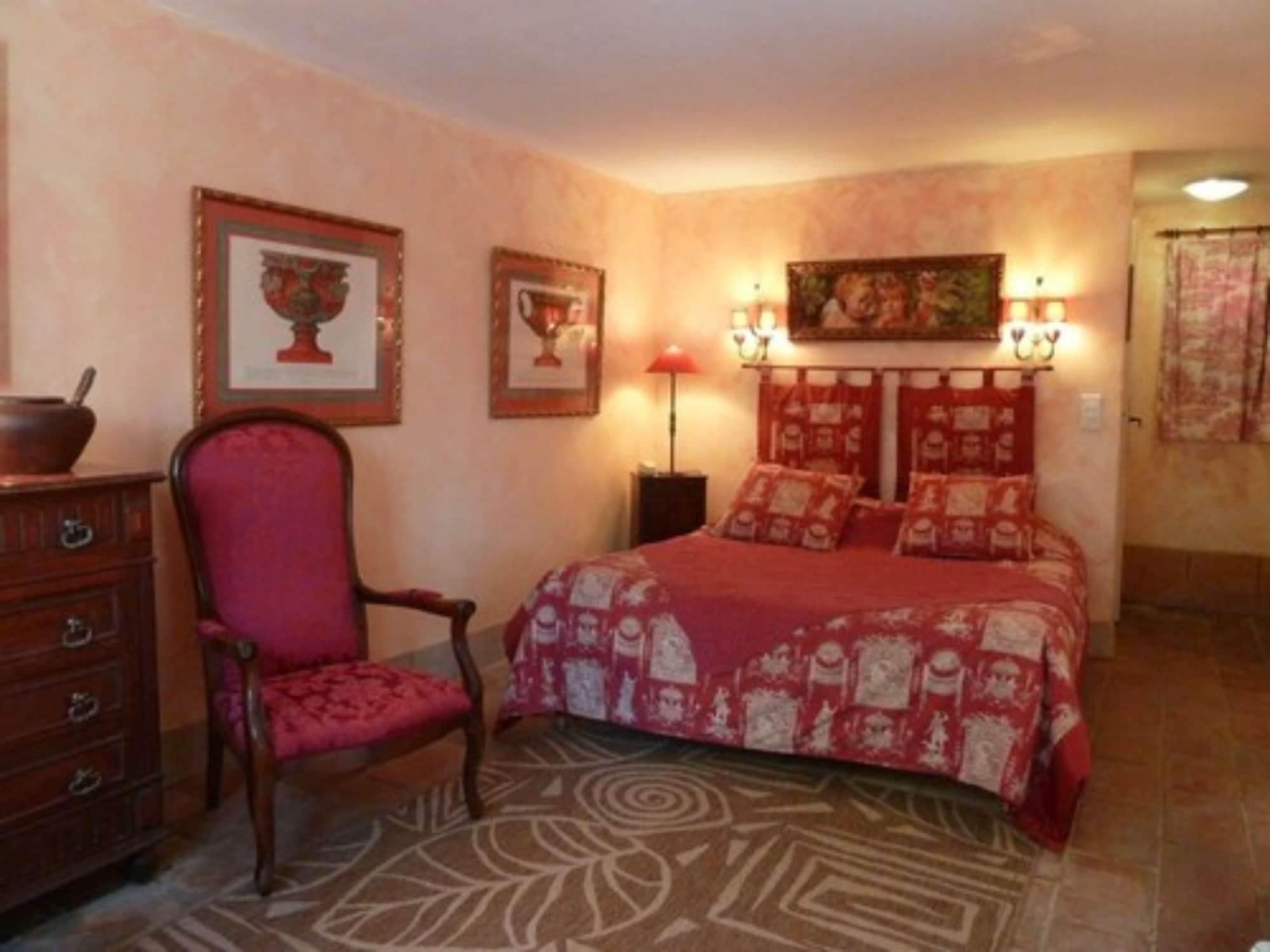 Mas De La Chapelle Hotel