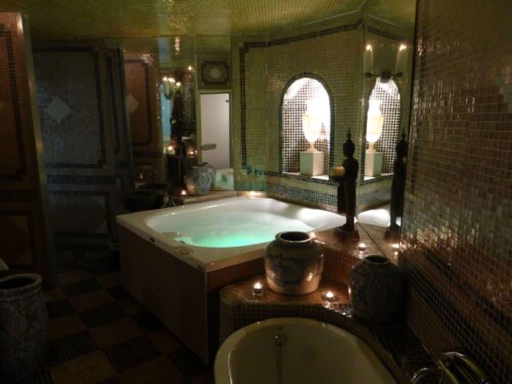 Mas De La Chapelle Hotel