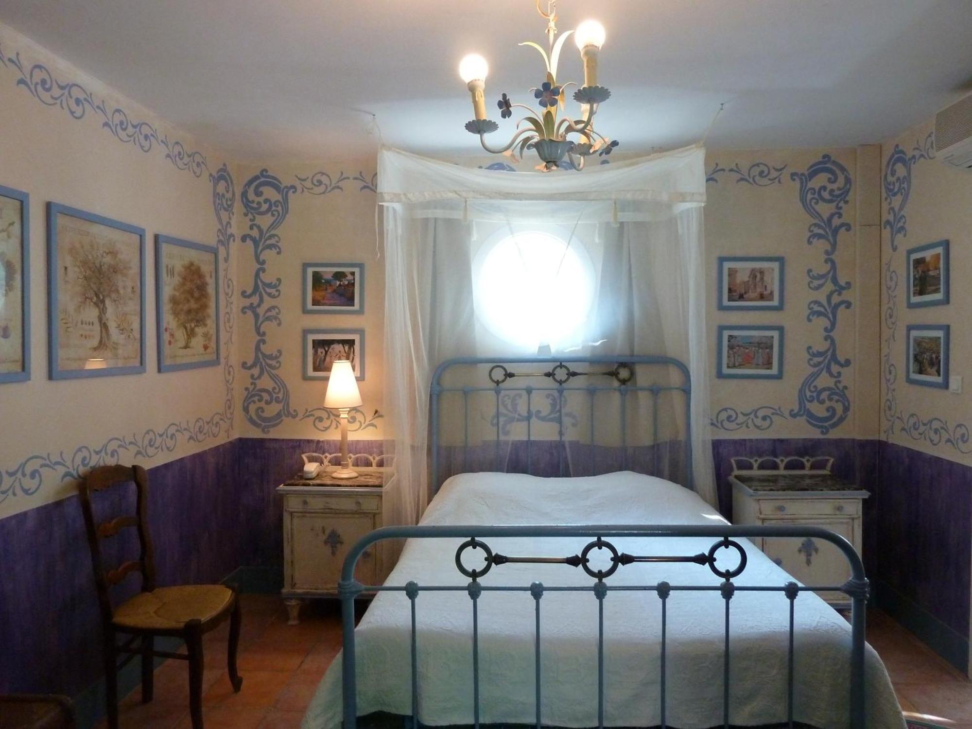Hotel Mas De La Chapelle 4*